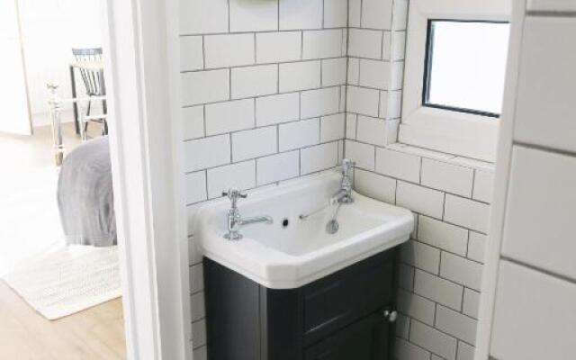 The Annexe - Private, Self-Contained with Parking (Adults Only)