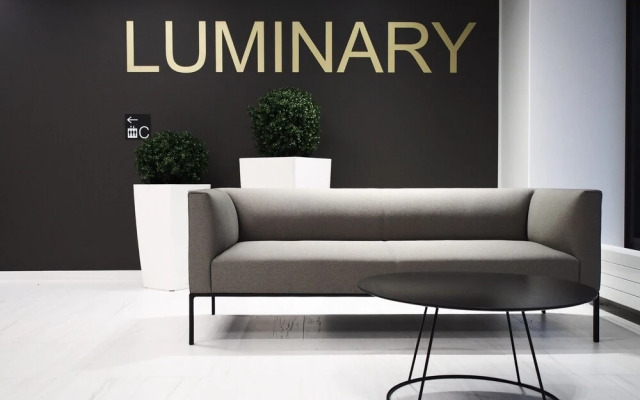 2ndhomes Central Tower Apt near Train St