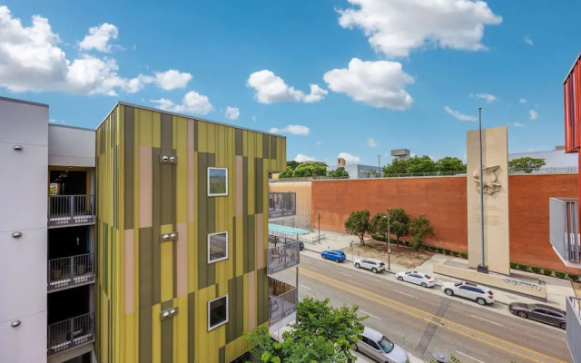 Stylish 2BR Family Apartment by Dtla