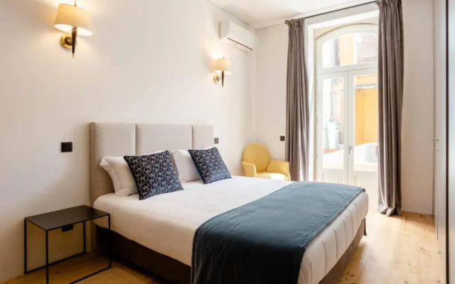 BOUTIQUE Rentals-Art & Charm II Apt w/ Terrace