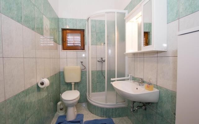 David - 20m From the Beach With Parking - A1