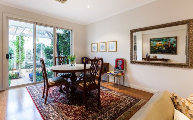 JASMINE, 2BDR Port Melbourne House