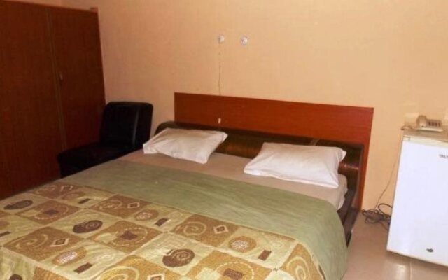 Kristabel Hotel And Suites