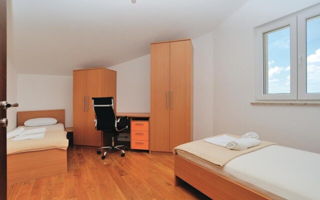 Beautiful Home in Pridraga With Wifi and 5 Bedrooms