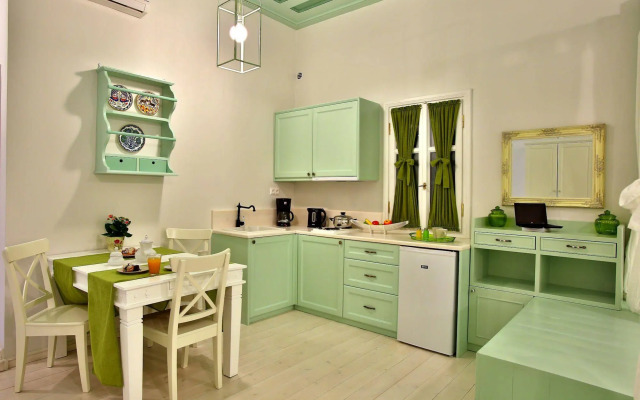 Efchi Suites 1904
