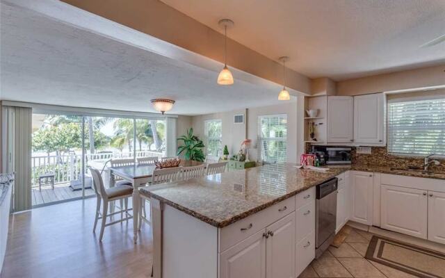 Tropical Paradise - Three Bedroom Home