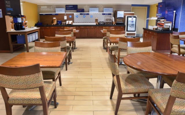Holiday Inn Express & Suites Milford by IHG