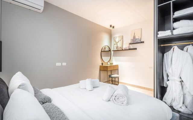One BDR with a Huge Terrace