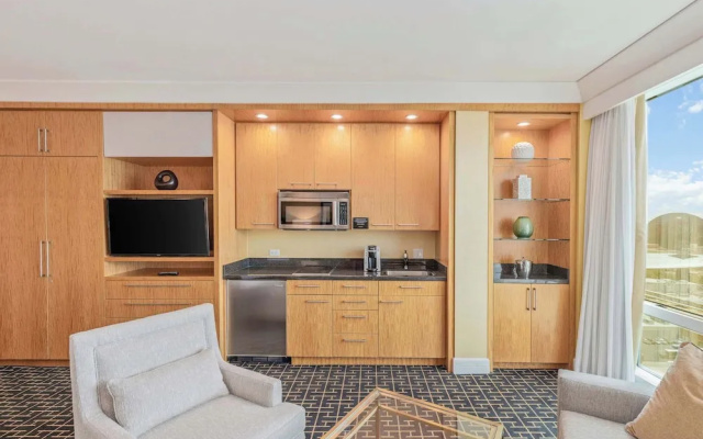 Stylish Renovated Studio at Trump Tower 2804