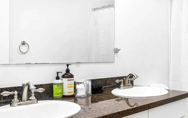 Seattle Cloud 2BR Prime Location