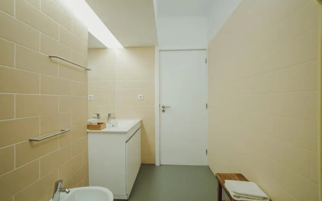 Porto Modern Downtown Apartment B With Garden