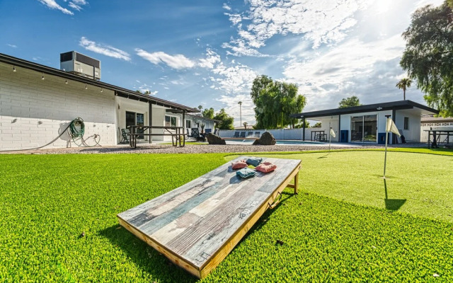 3BR Sleeps 8 Pool Putting Green BQQ Large Island!
