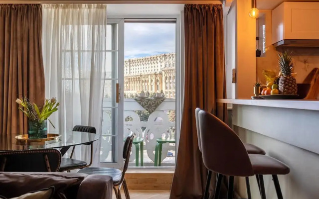 Bagheera and Mowgli in Bucure ti