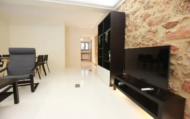 Elegant Studio at the Acropolis Hills