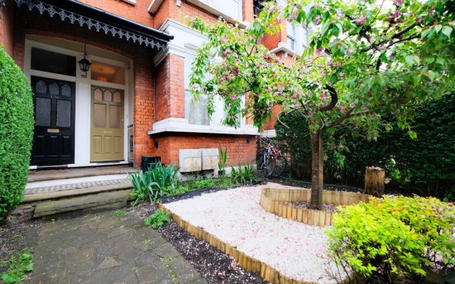 Lovely 1BR Edwardian House For 4 in North London