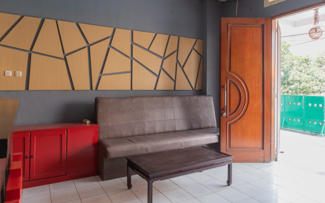 OYO 1111 Pasar Baru Inn