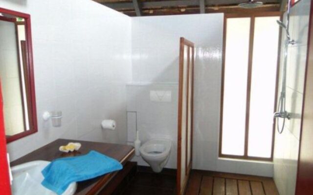 Linareva Moorea Beach Resort