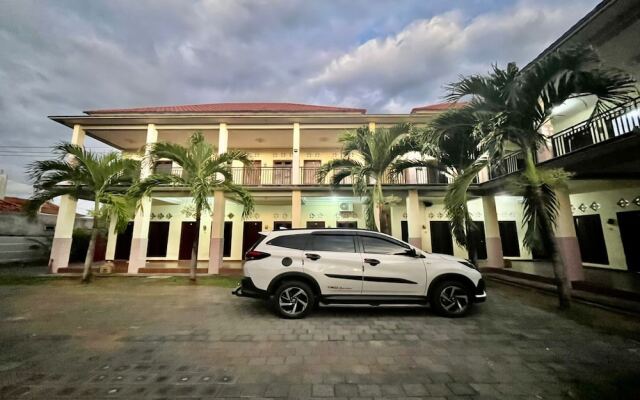 OYO Life 93504 Kost Krisna