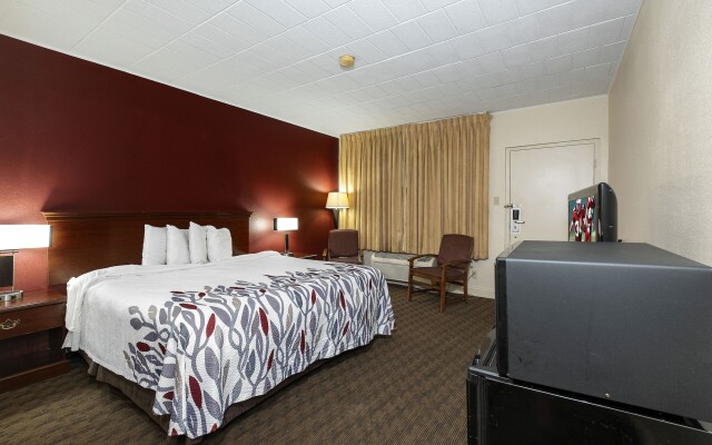 Red Roof Inn & Suites Hazleton