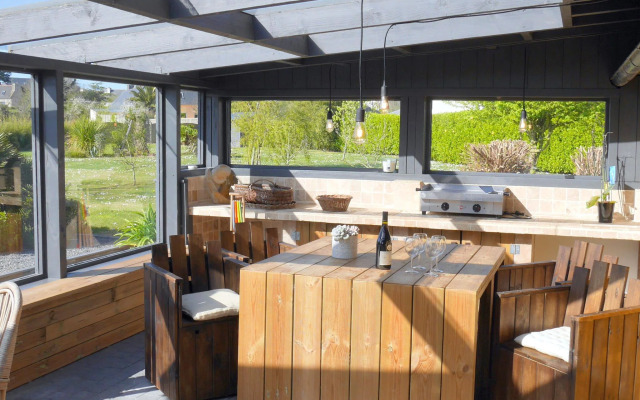 Holiday Home With Jacuzzi, Guisseny