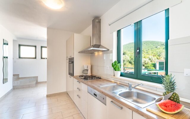 Amazing Home in Kneze With Wifi and 4 Bedrooms