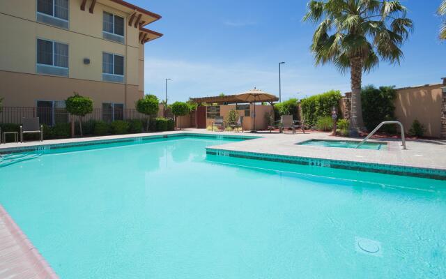 Holiday Inn Express and Suites Turlock by IHG