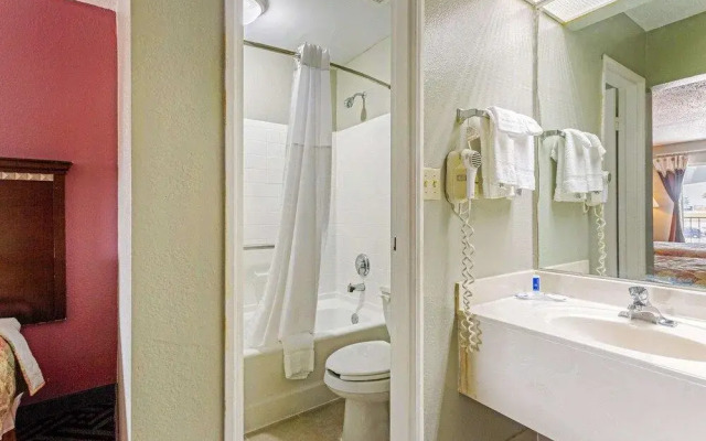 Days Inn Suites Manchester Tn