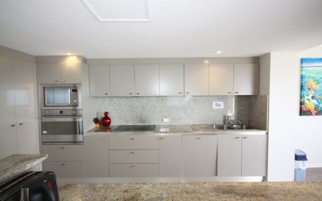 Oasis, Unit 11/5 Laman Street