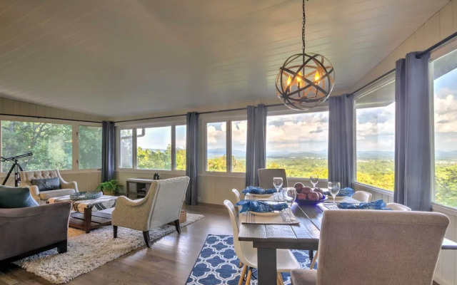 Hendersonville Home w/ Views - 3 Mi to Downtown!