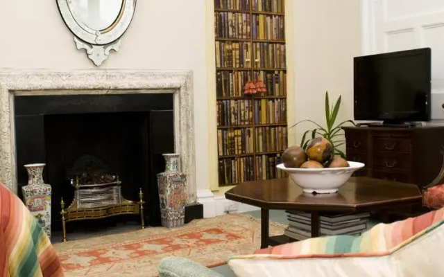 Avenue House Apartments