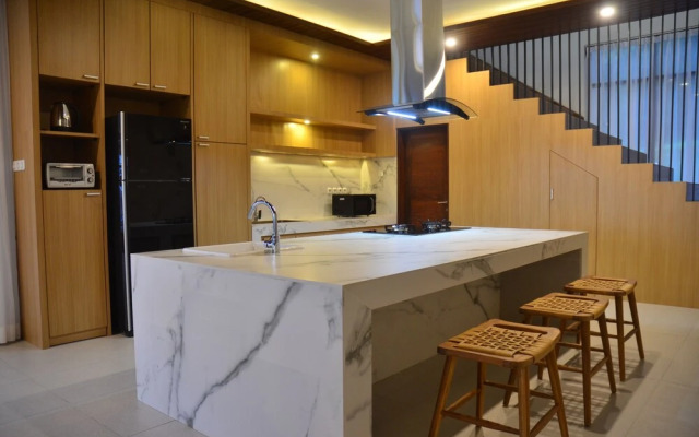 Sunshine City View Villa 6BR wth a private Heated Pool