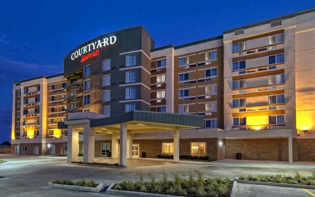 Courtyard Westbury Long Island