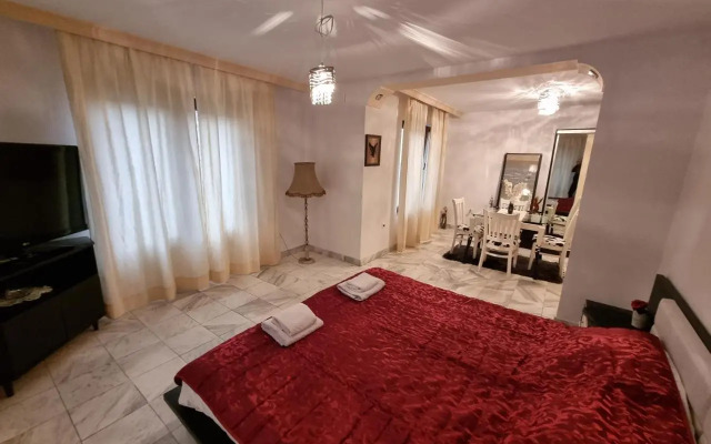 Tsar Simeon, 2 bedroom, living room and fireplace
