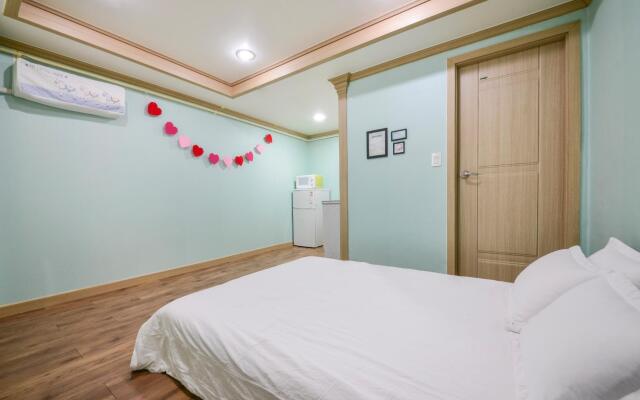 Sokcho Dderak Pension