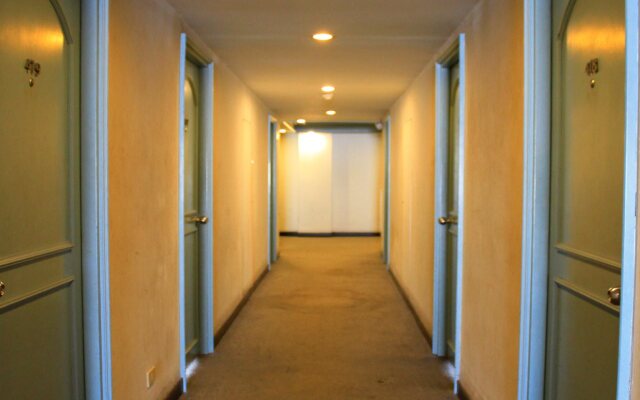 Sinthavee Hotel