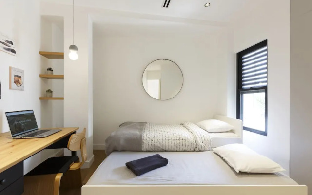 AirTLV-Bazel Apartment With Balcony