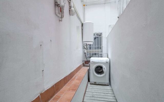 Lovely 1Bed Apt W Balcony In Eixample