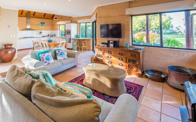 Whalers Cove Villas