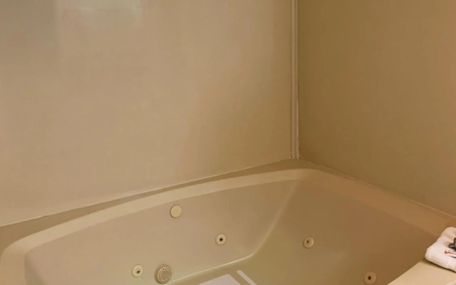 Budgetel Inn & Suites