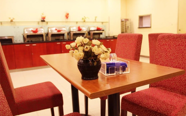 Elan Hotel Xinxiang Huixian Guandongcun