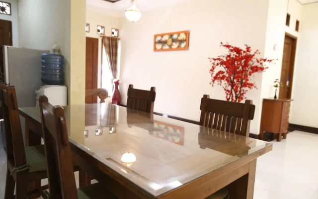 RedDoorz@Pondok Pinang 2