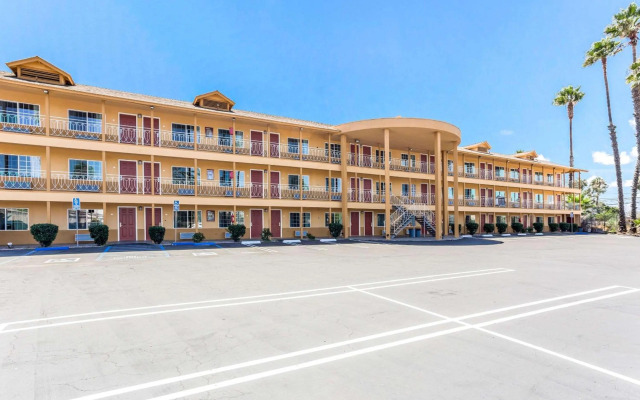 Mount Vernon Inn Escondido Downtown