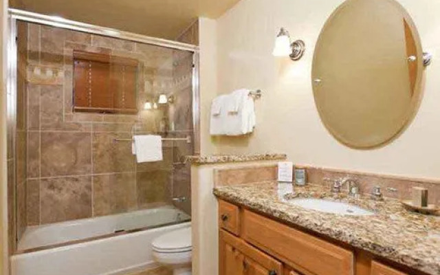 #1050- Stunning Trappeur's Crossing Condo