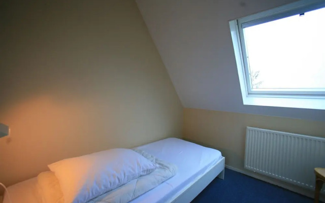 Comfortable bungalow with massage shower, within nature