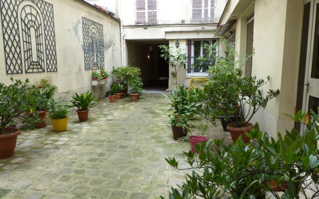 Rue Turgot Apartment