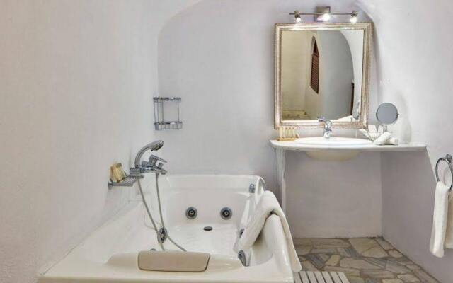 La Maltese Hotel