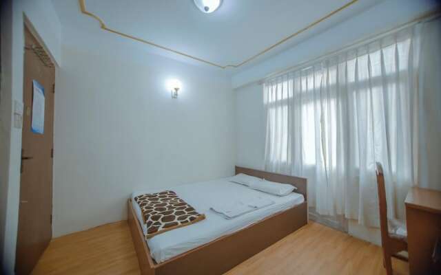 Hotel Triratna