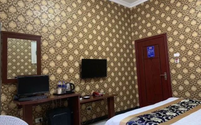 Qujing Ruixin Business Hotel