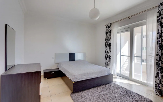 Fabulous Apartment With Pool, Upmarket Area
