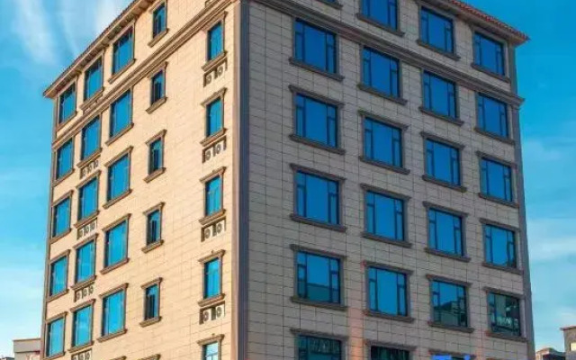 Luoding Langyue Star Hotel